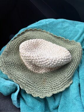Ribbon Crochet Beret with Sage Scalloped Mat